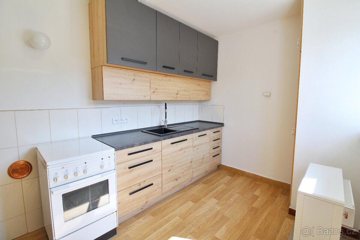 2+1, Červený Kostelec, 549 41, 68 m²