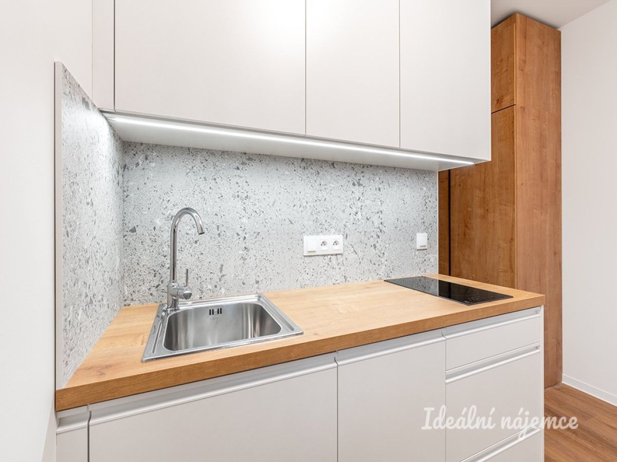 Pronájem byt 1+kk - Na Větrníku, Praha, 27 m²