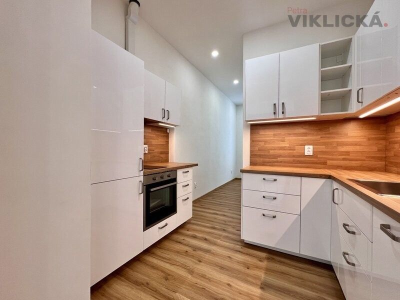 Pronájem byt 1+1 - Praha, 120 00, 40 m²