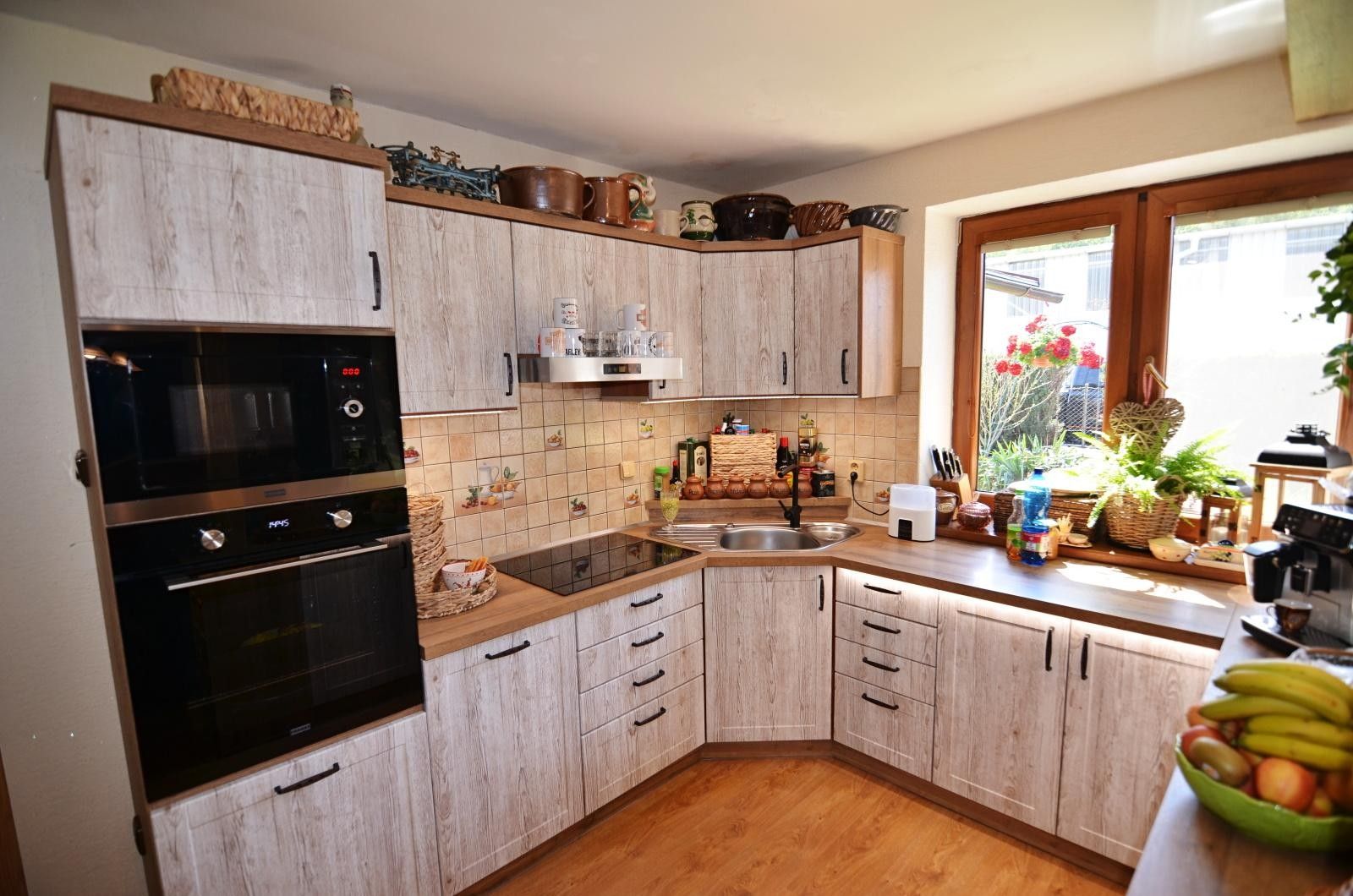 Prodej rodinný dům - Vápenná, 197 m²