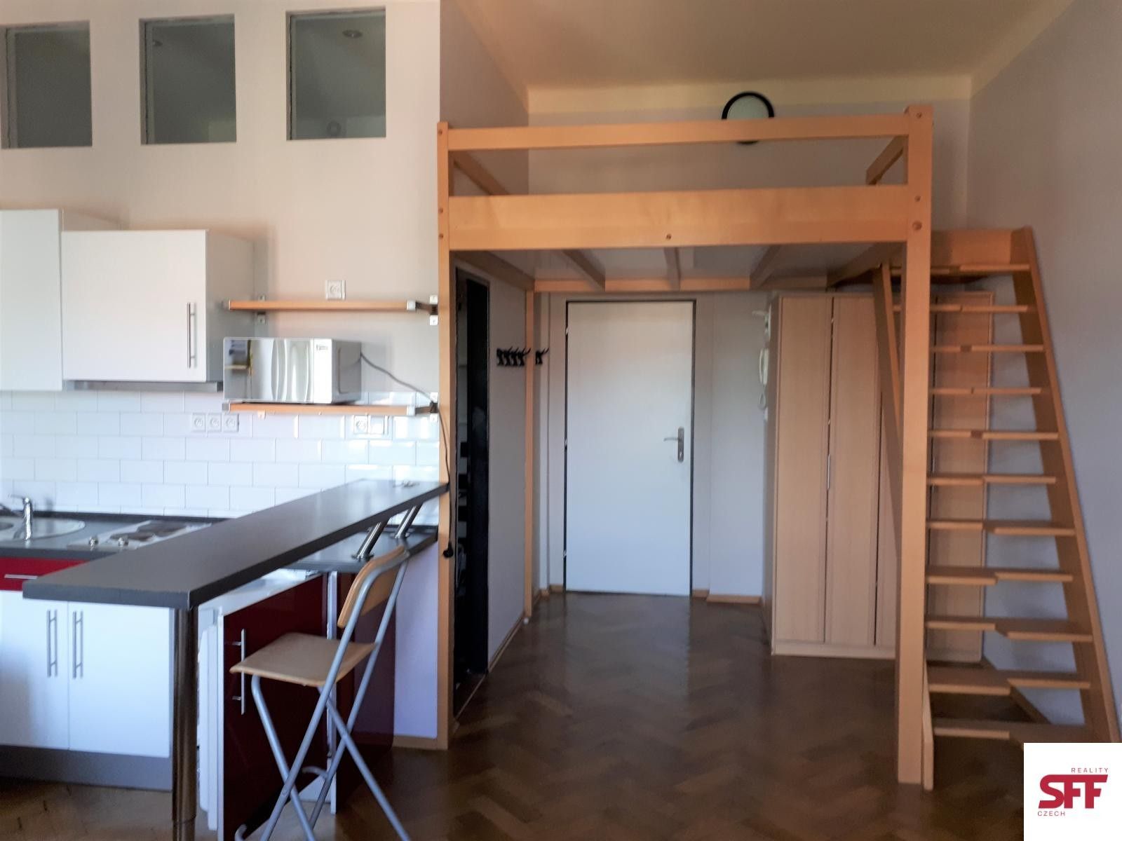Pronájem byt 1+kk - Na bojišti, Praha, 27 m²
