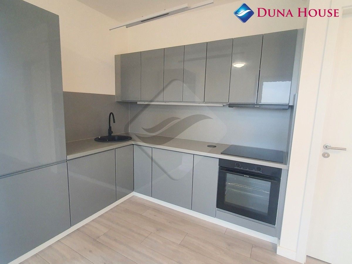2+kk, Kardausova, Praha, 93 m²