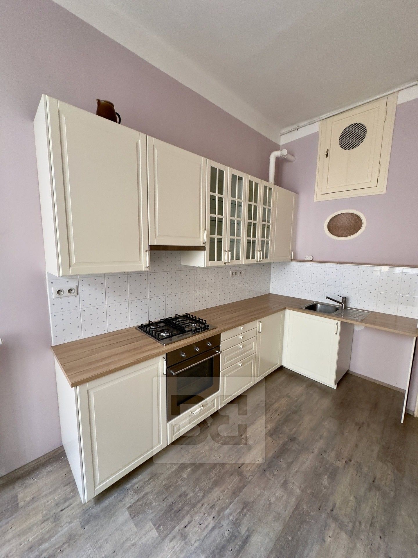 3+1, Masarykovo nábřeží, Praha, 104 m²