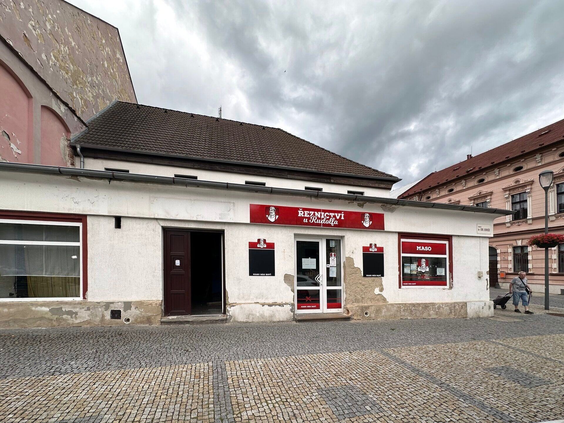 Obchodní prostory, nám. Dr. E. Beneše, Jirkov, 450 m²