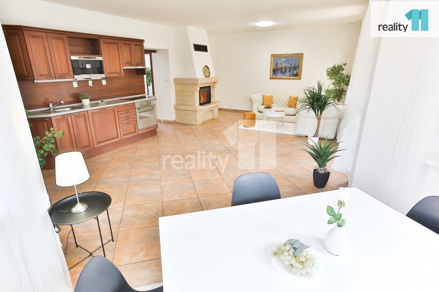Prodej rodinný dům - Matěje Koštíře, Čelákovice, 215 m²