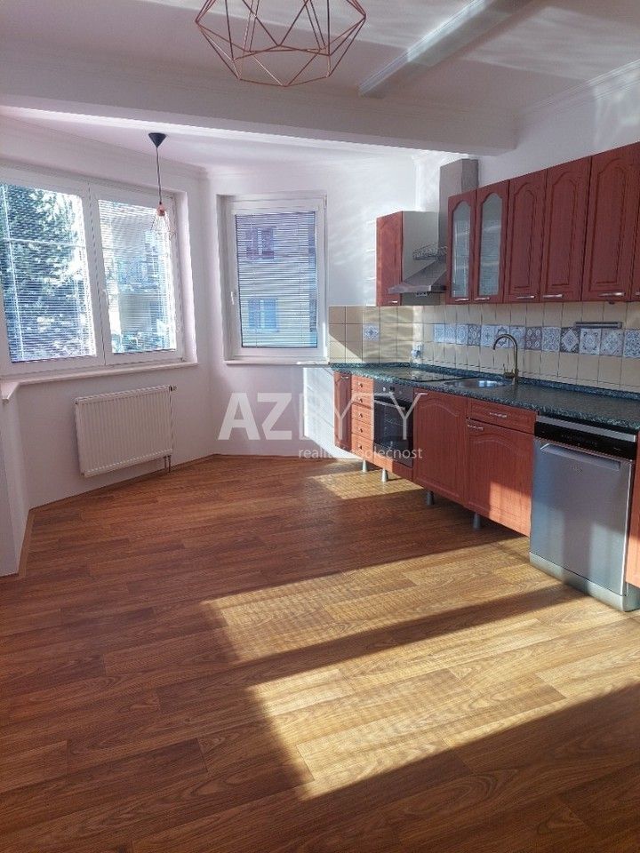 Pronájem byt 2+kk - Hornomlýnská, Praha, 62 m²