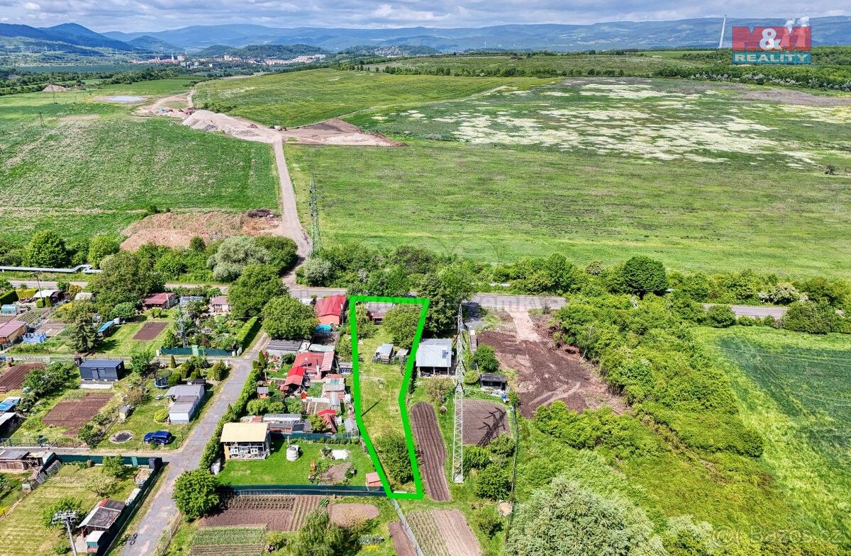 Zahrady, Kadaň, 432 01, 977 m²