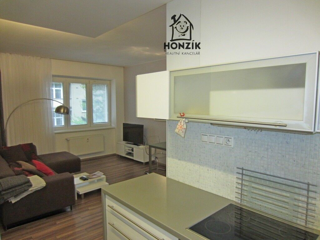 Pronájem byt 2+kk - Junácká, Praha, 58 m²
