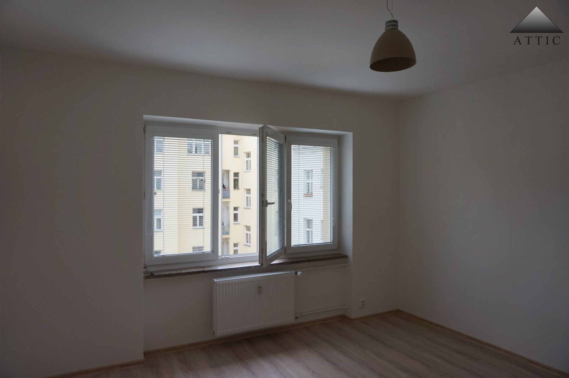 Prodej byt 2+kk - Lucemburská, Praha, 42 m²