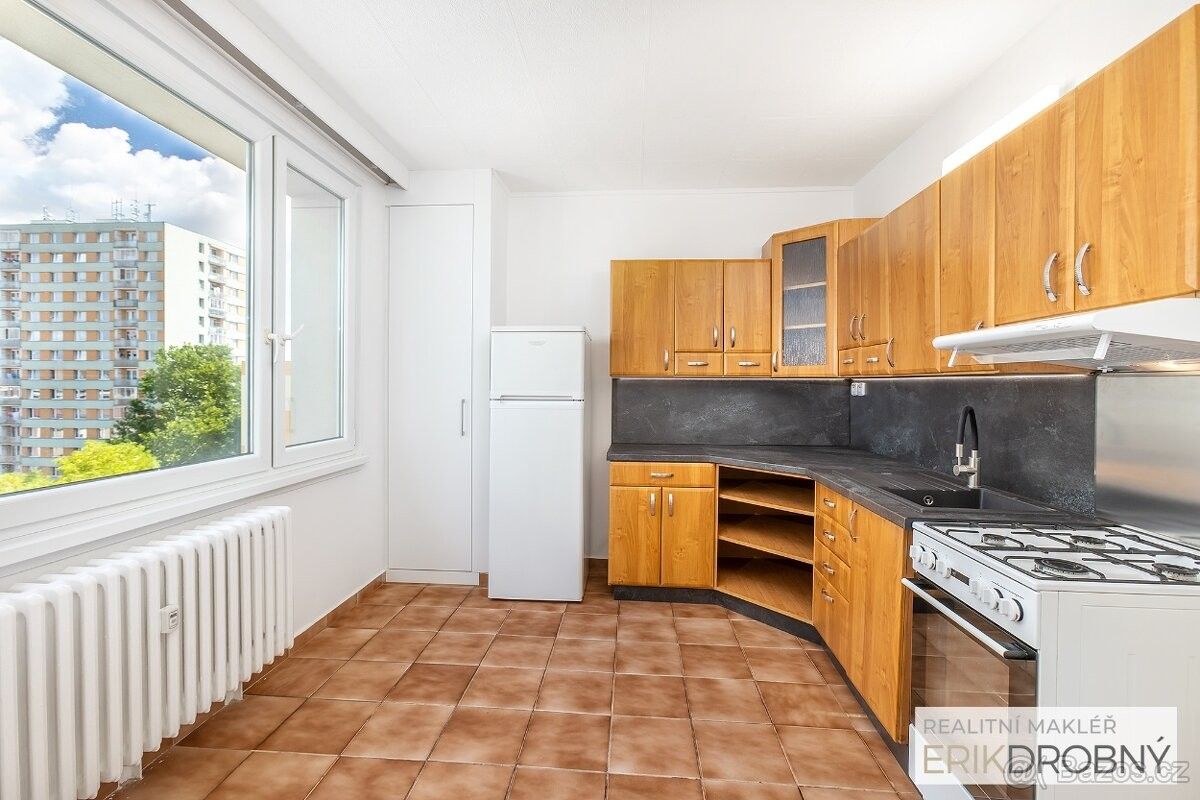 3+1, Pardubice, 530 02, 77 m²