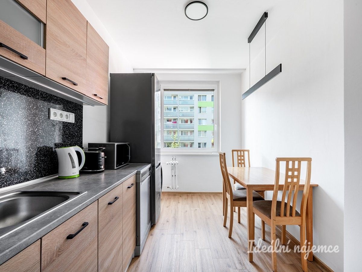 Pronájem byt 3+1 - Peškova, Praha, 76 m²
