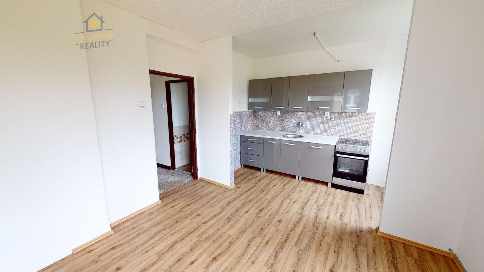 3+kk, Průjezdní, Mělnické Vtelno, 77 m²