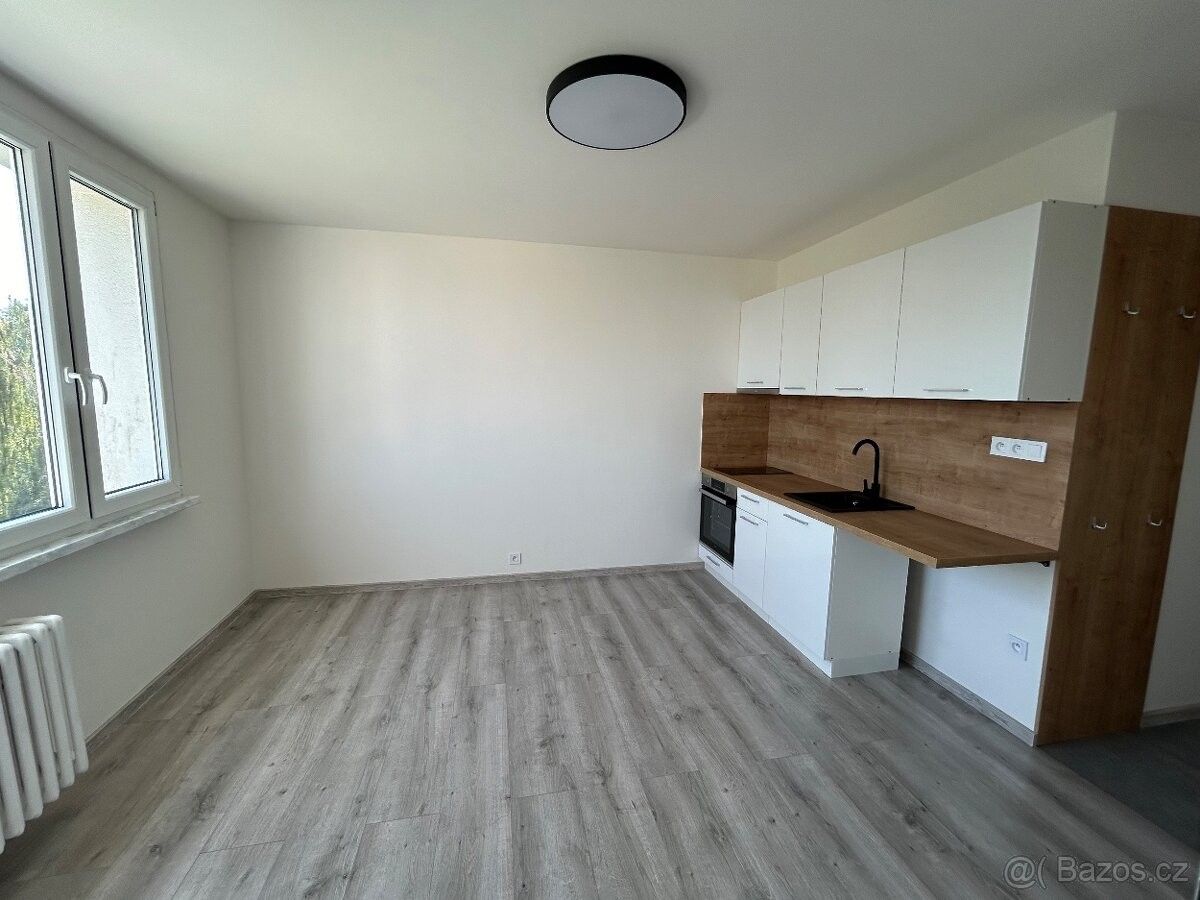 1+1, Chomutov, 430 04