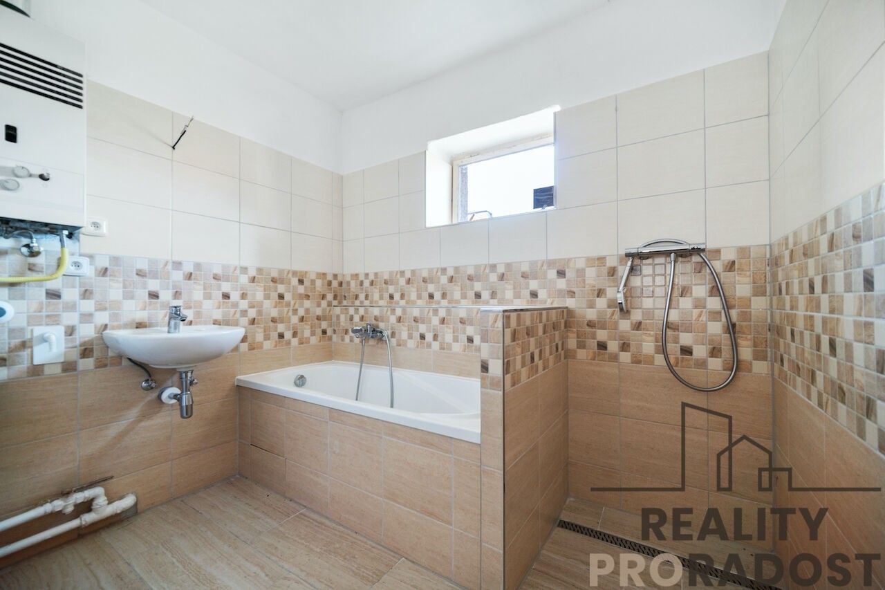 Prodej rodinný dům - Na Kopci, Pardubice, 101 m²