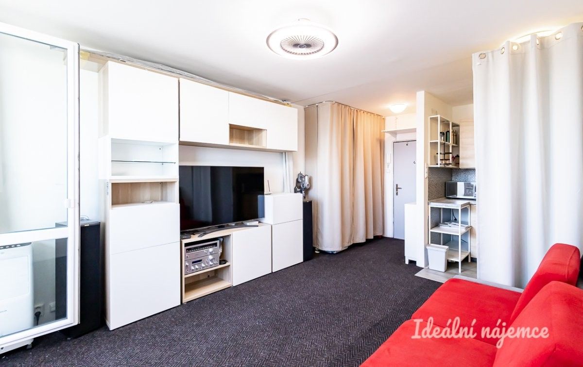 Pronájem byt 2+kk - Jílovská, Praha, 35 m²