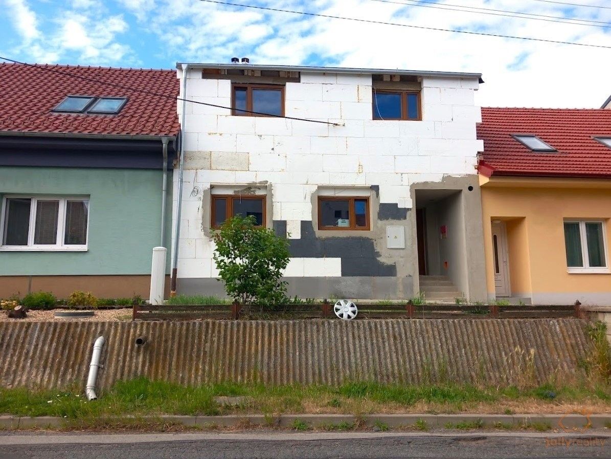 Rodinné domy, Měnín, 239 m²