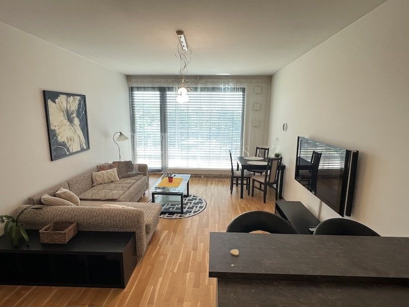 2+kk, Korunní, Praha, 85 m²