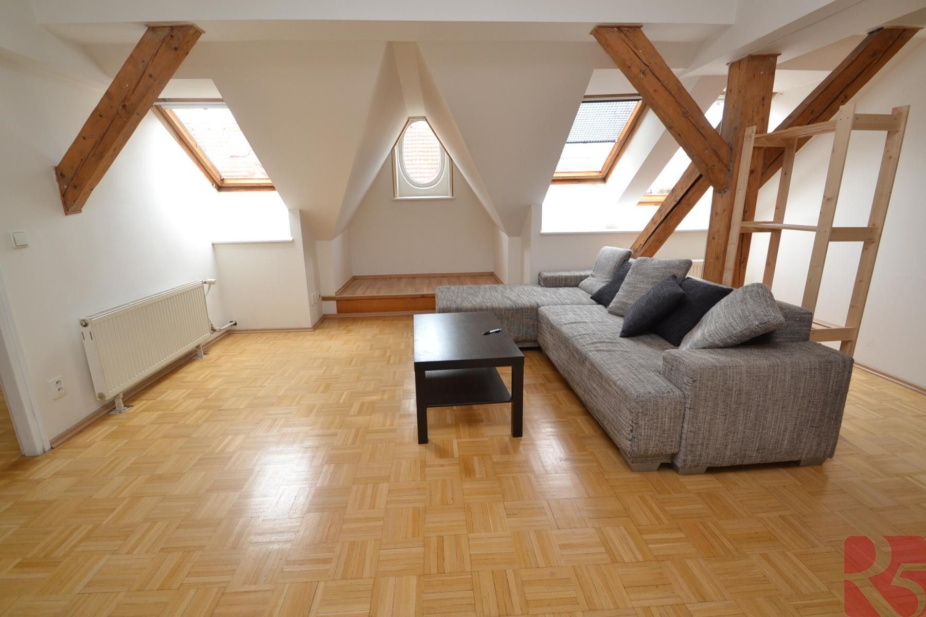 3+1, V tůních, Praha, 104 m²