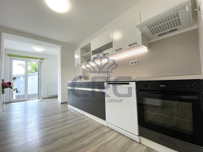 Prodej dům - Hrušovany u Brna, 664 62, 241 m²