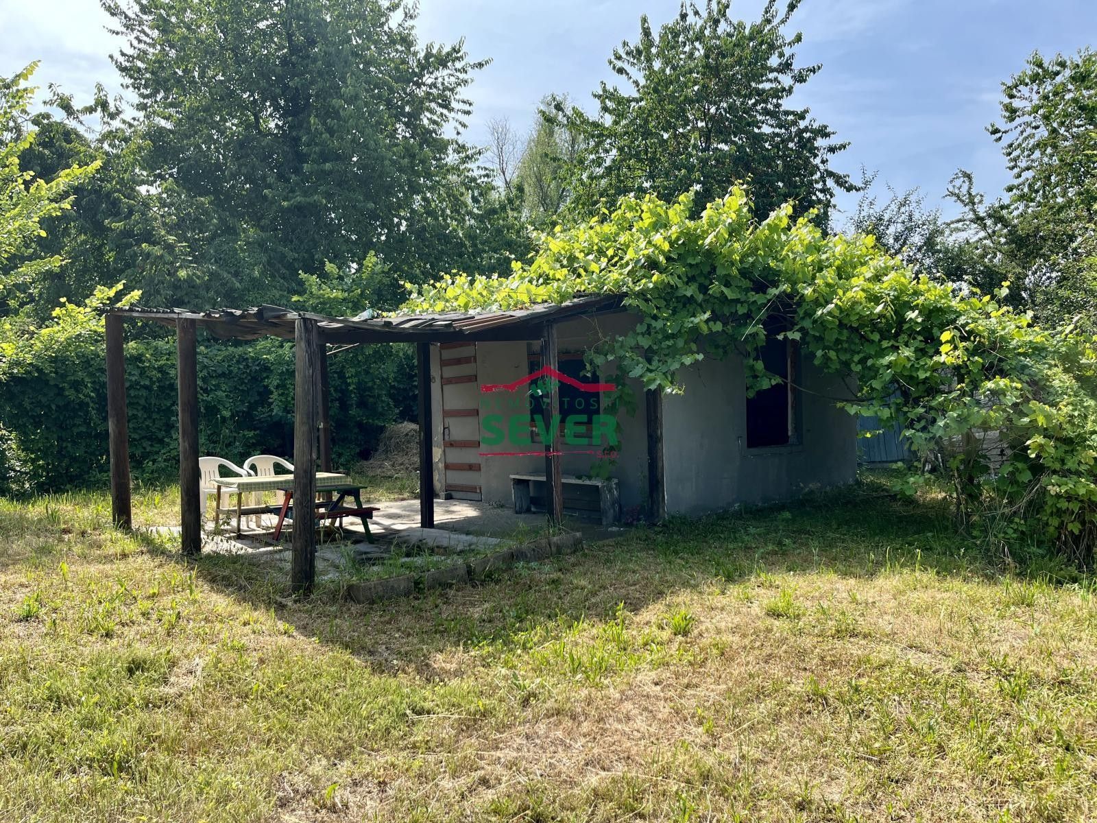 Zahrady, Obrnice, 700 m²
