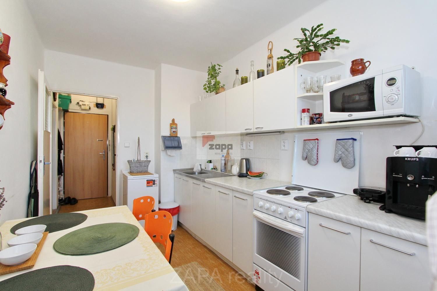 Pronájem byt 1+1 - Šestajovická, Praha, 30 m²