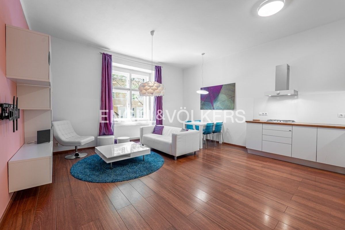 2+kk, Orlická, Praha, 72 m²