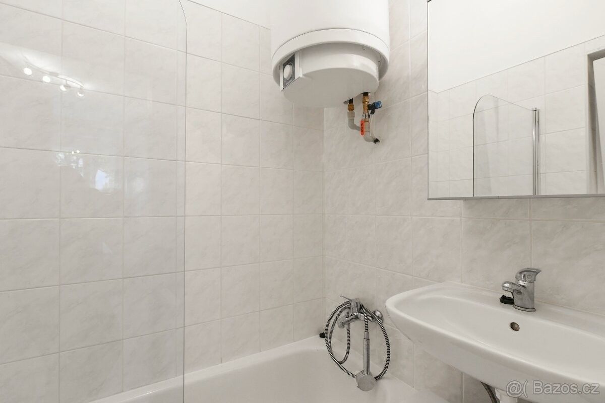 Pronájem byt 2+kk - Praha, 160 00, 36 m²