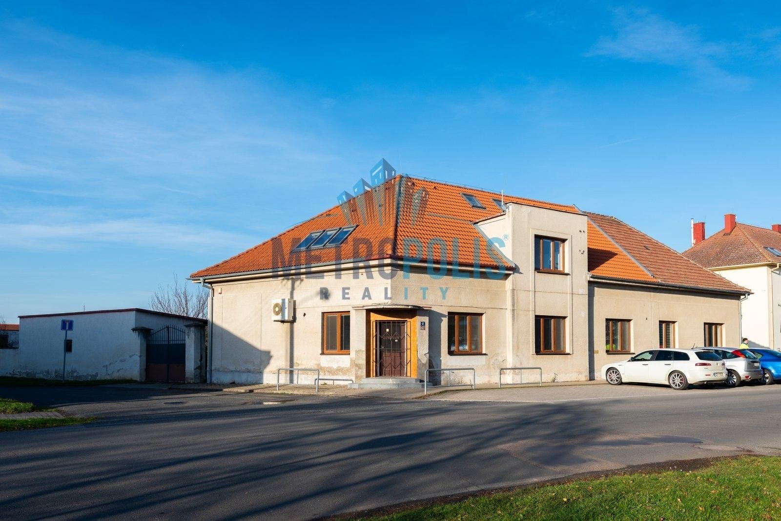 Prodej dům - Palackého, Velim, 350 m²