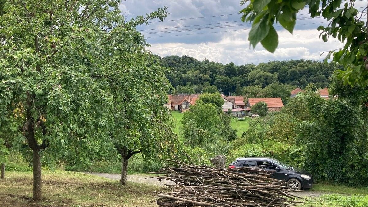 Prodej pozemek pro bydlení - Louka nad Veličkou, 696 76, 191 m²