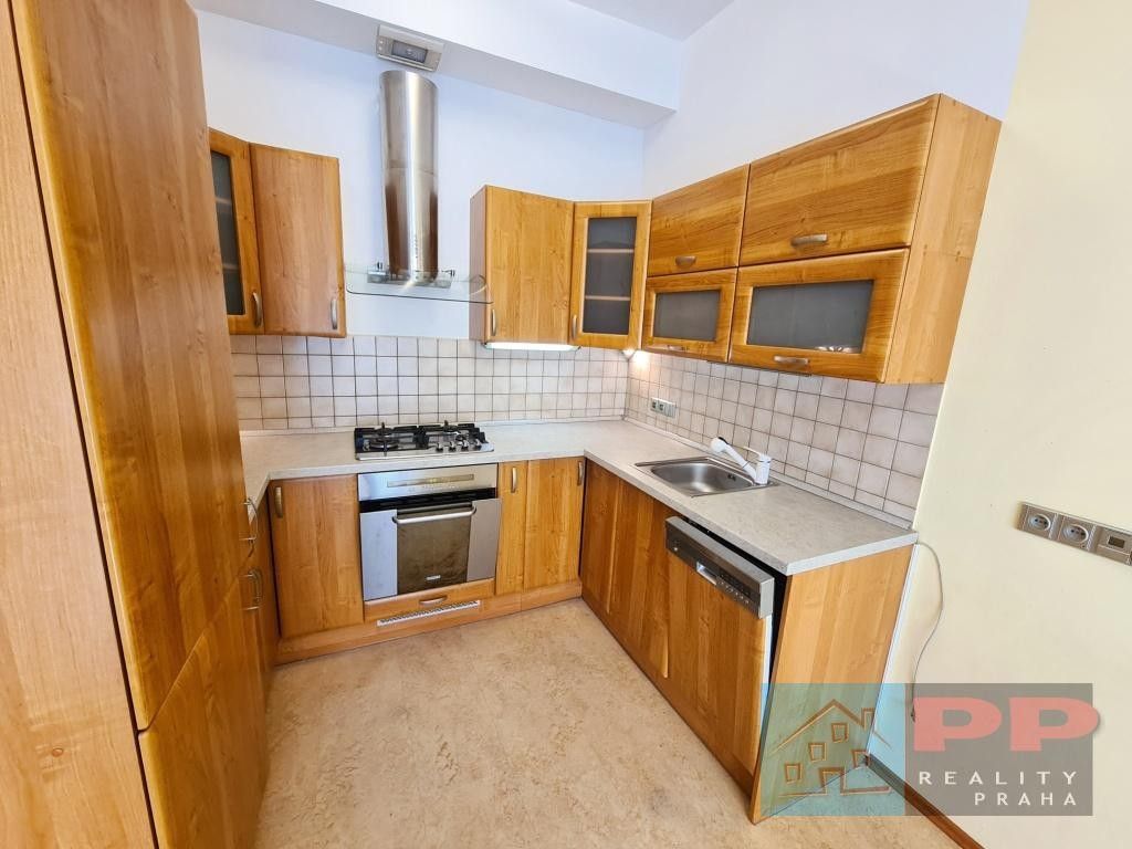 Prodej byt 2+kk - Schnirchova, Praha, 35 m²