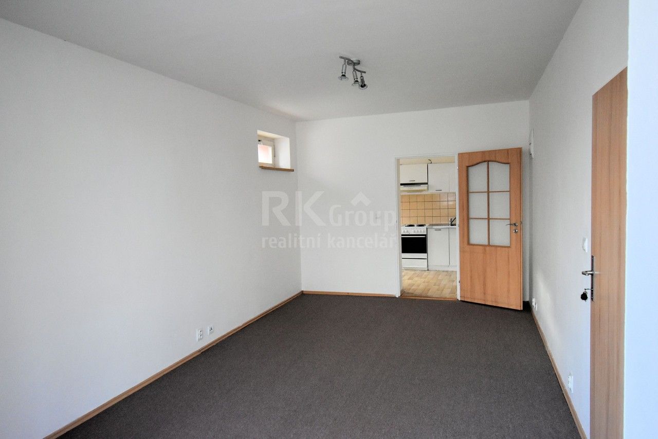 Pronájem byt 1+1 - Hrdlořezská, Praha, 33 m²