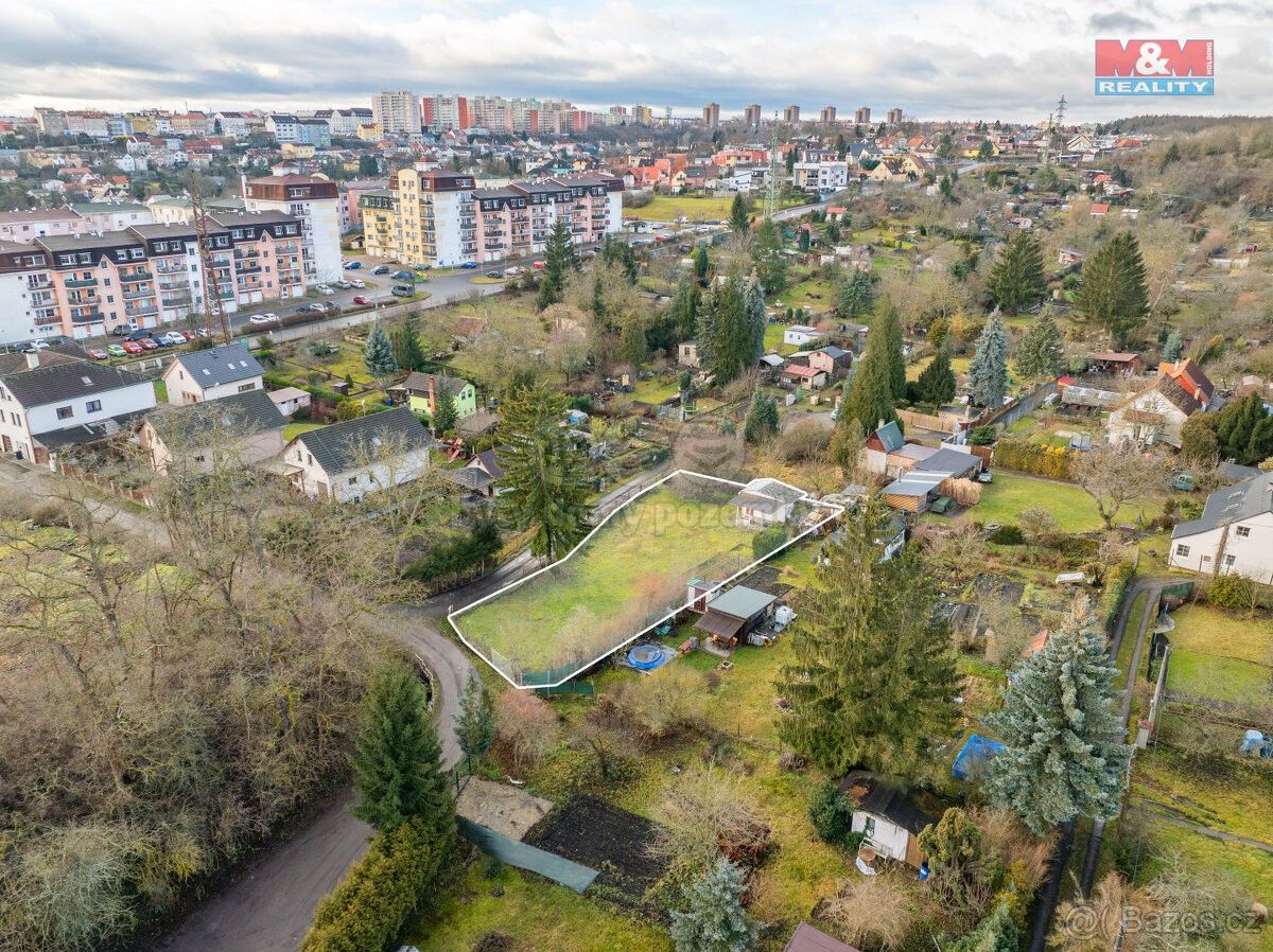 Zahrady, Kladno, 272 01, 702 m²