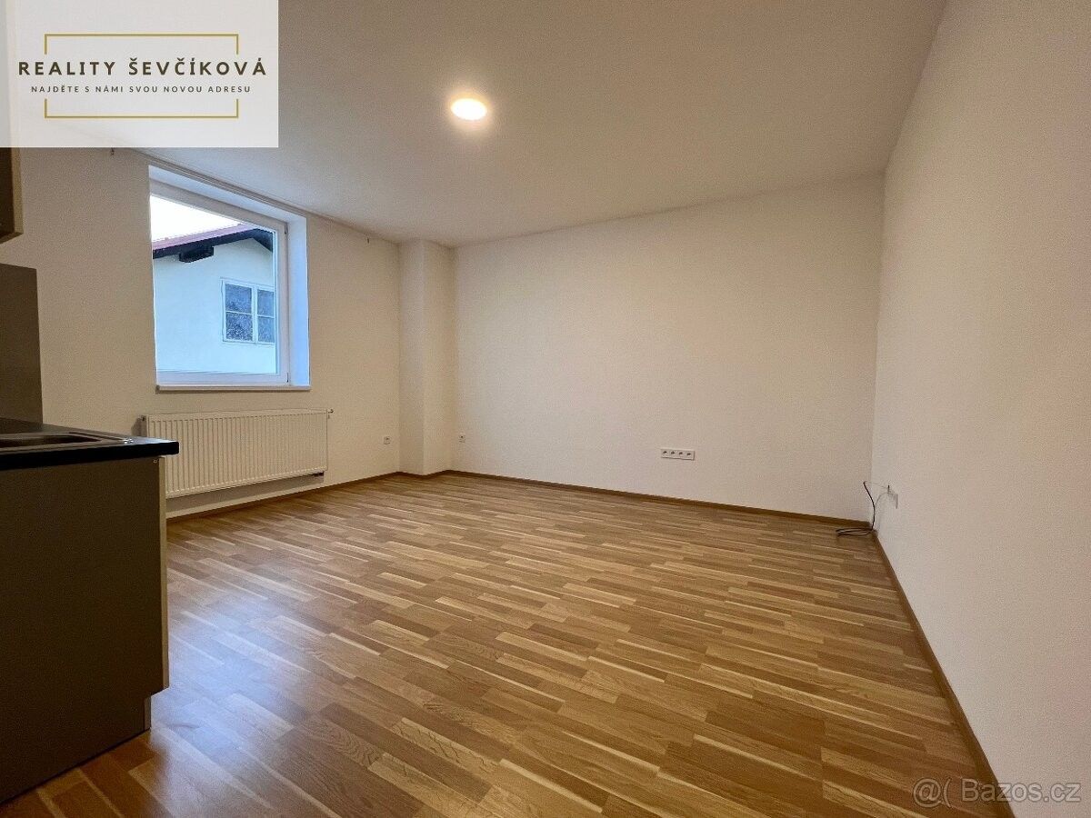 Pronájem byt 1+kk - Holice v Čechách, 534 01, 28 m²