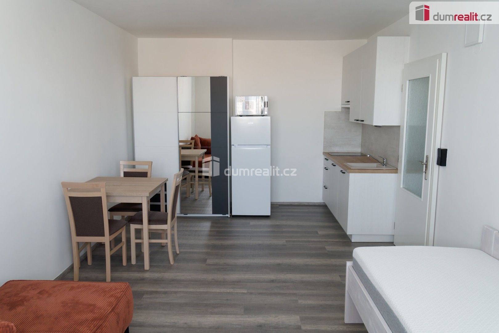 1+kk, Děčínská, Praha, 32 m²