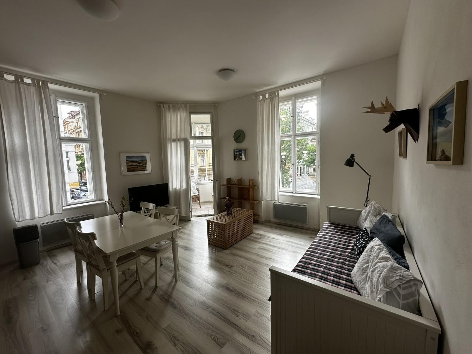 2+kk, Rumunská, Praha, 68 m²