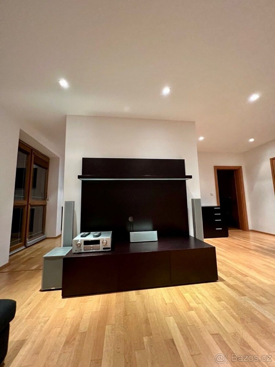 2+1, Praha, 182 00, 75 m²