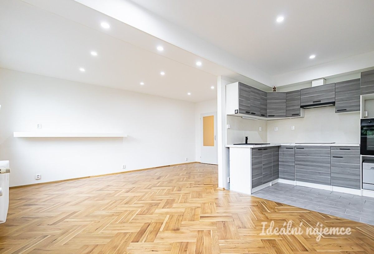 3+kk, Štúrova, Praha, 67 m²