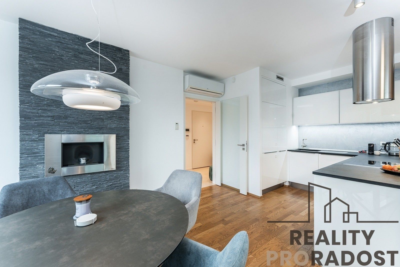 2+kk, Výhledová, Praha, 68 m²