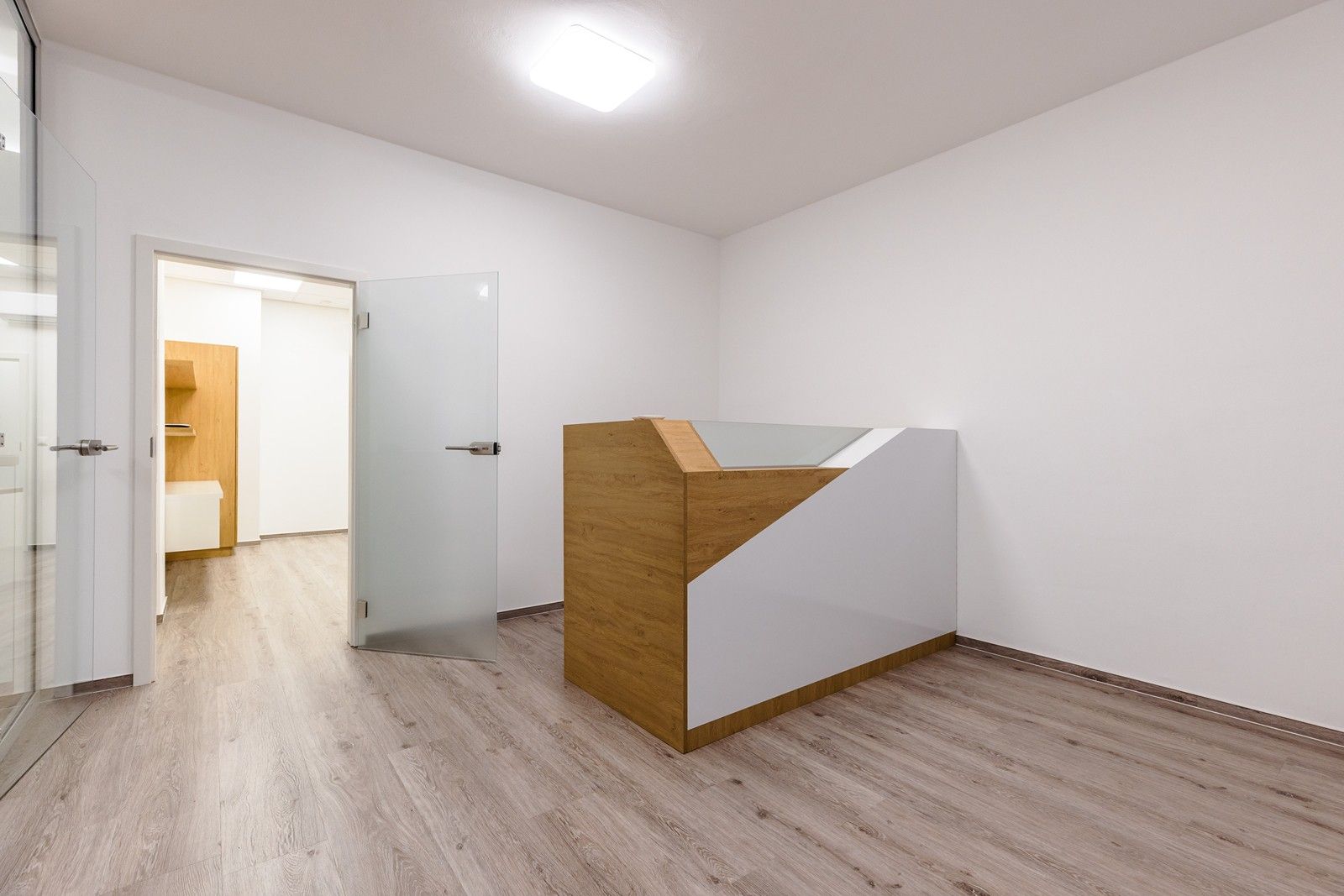 Komerční pozemky, Mojmírovo náměstí, Brno, 65 m²