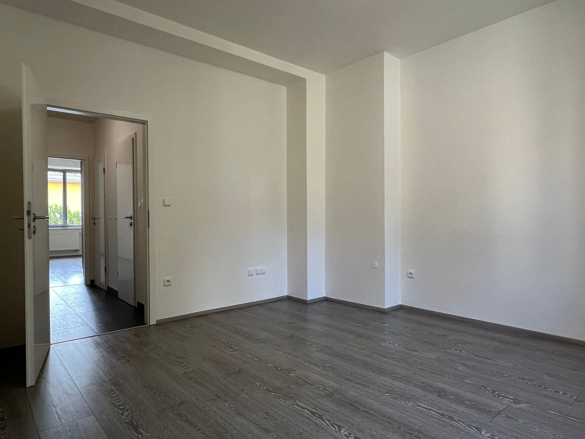 Pronájem byt 2+kk - Omská, Praha, 55 m²