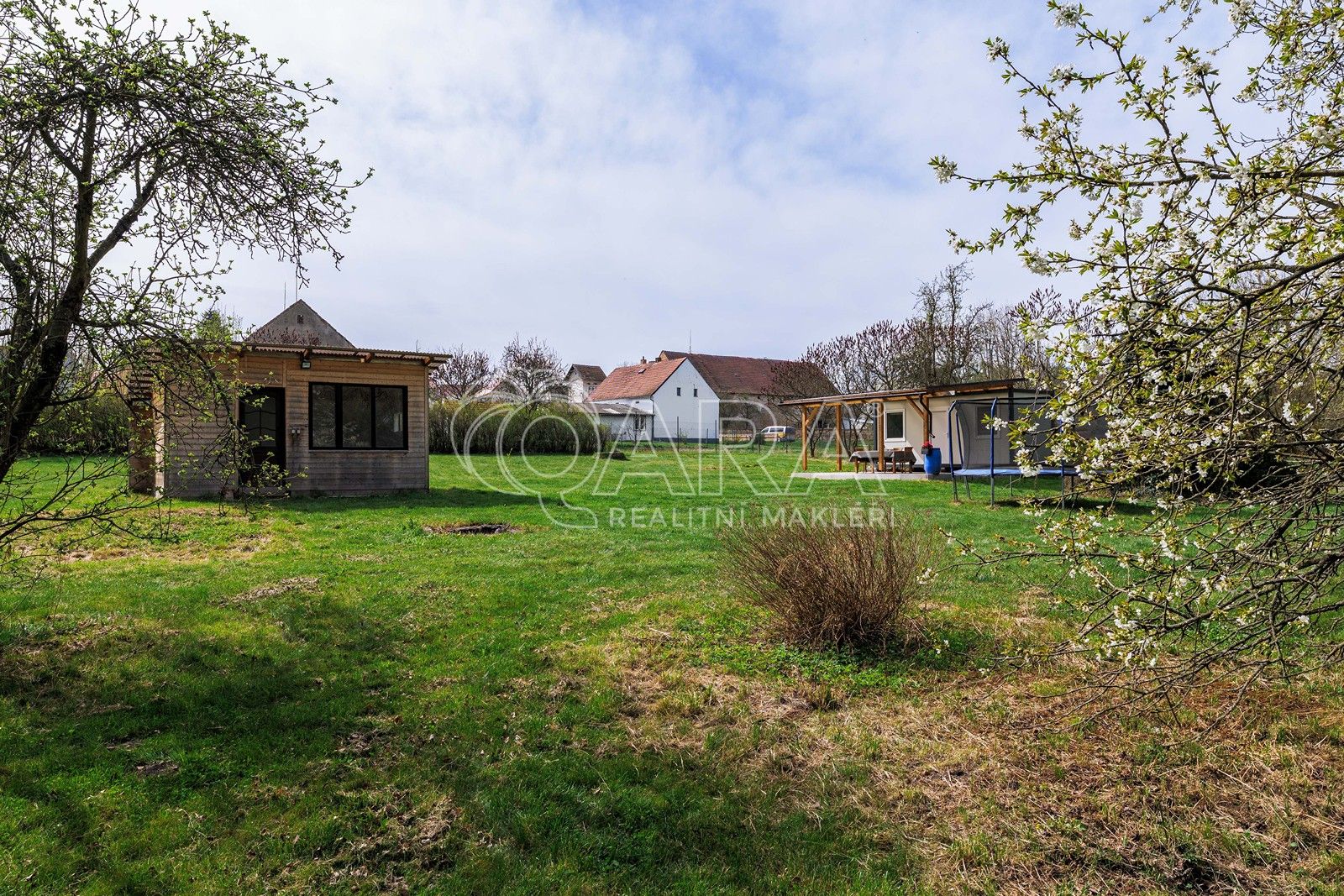 Zahrady, Hořovičky, 3 183 m²