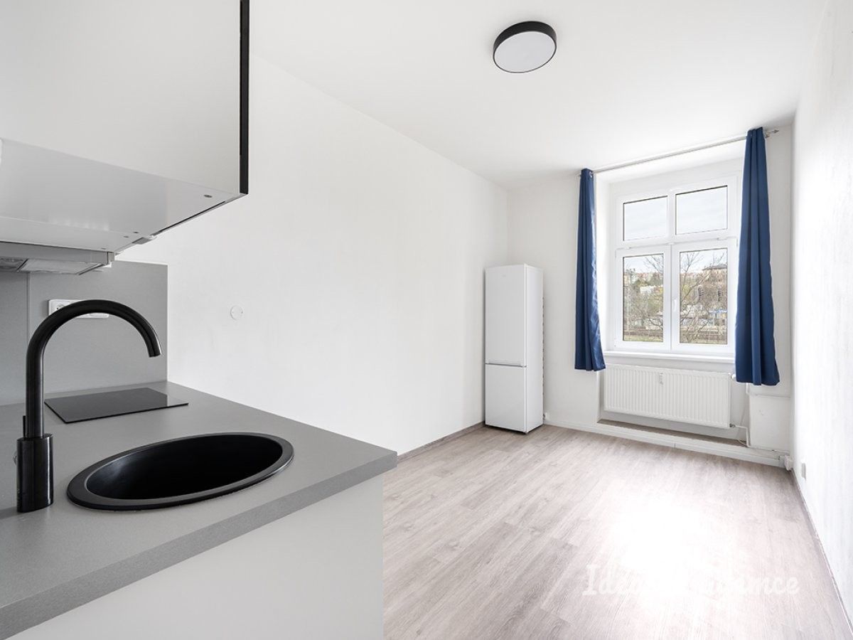 2+kk, Čestmírova, Praha, 43 m²