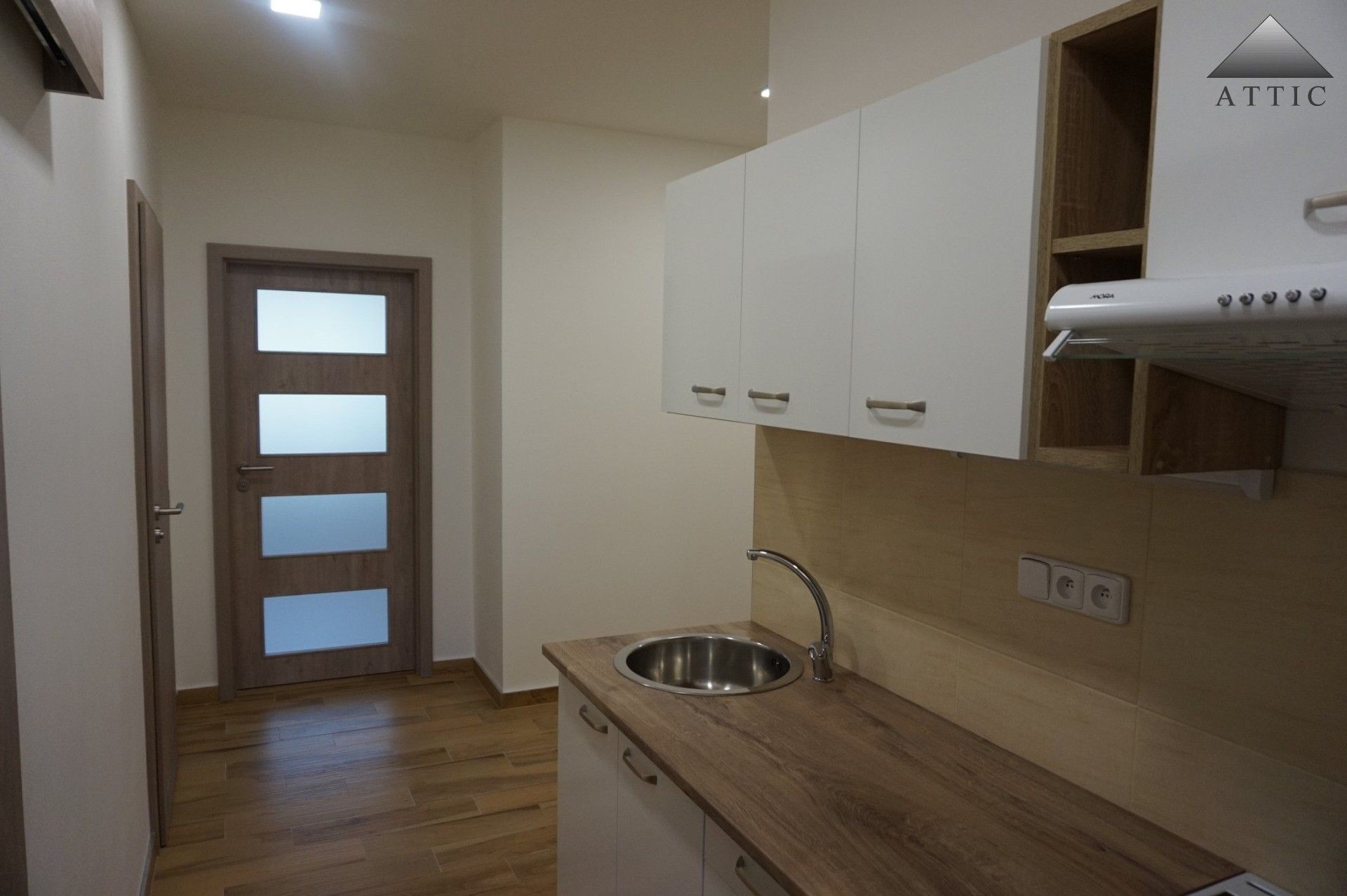 2+kk, Lucemburská, Praha, 42 m²