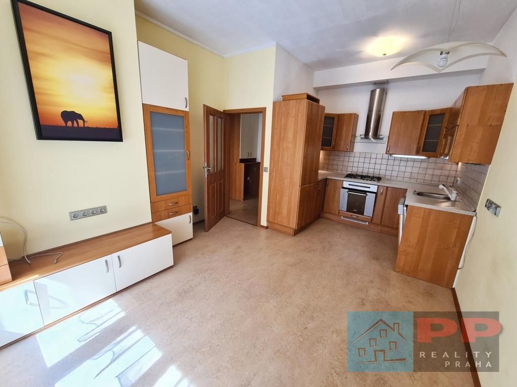 2+kk, Schnirchova, Praha, 35 m²