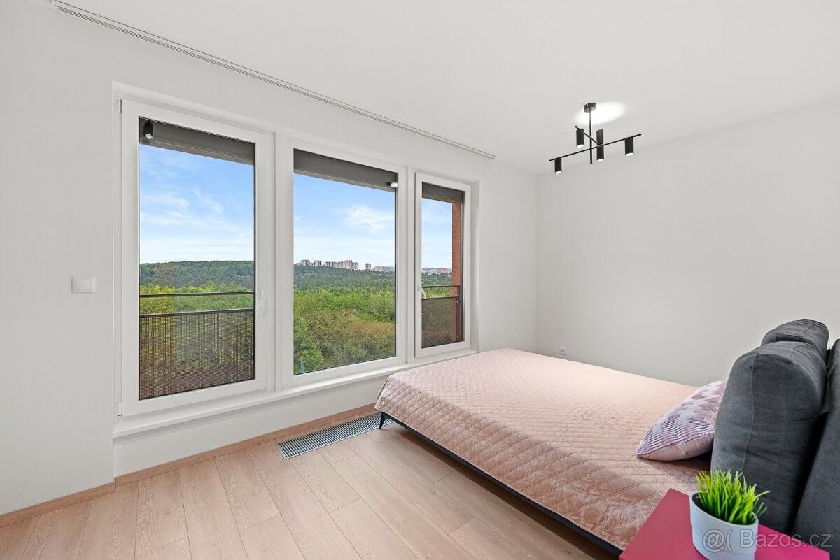 Pronájem byt 2+kk - Praha, 140 00, 54 m²