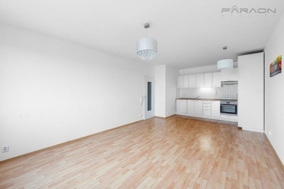 Pronájem byt 2+kk - Sluneční náměstí, Praha, 50 m²