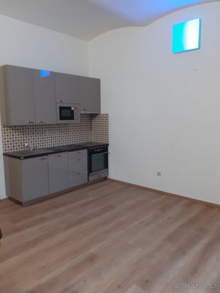 Pronájem byt 1+kk - Uherské Hradiště, 686 01, 40 m²