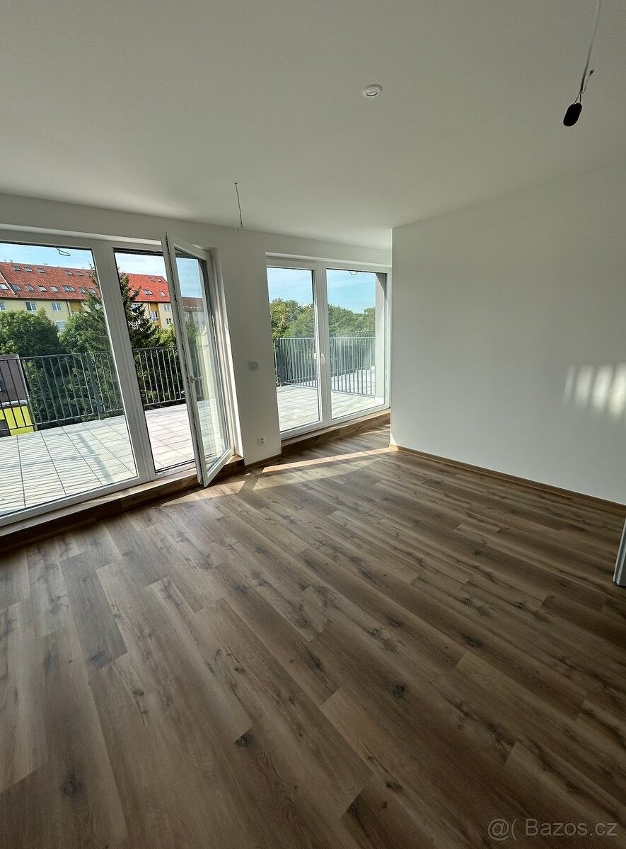 Pronájem byt 3+kk - Praha, 180 00, 49 m²