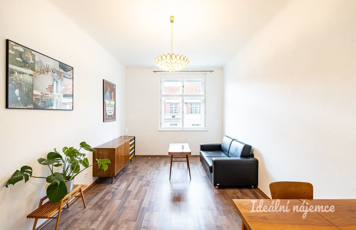 2+kk, Písecká, Praha, 40 m²