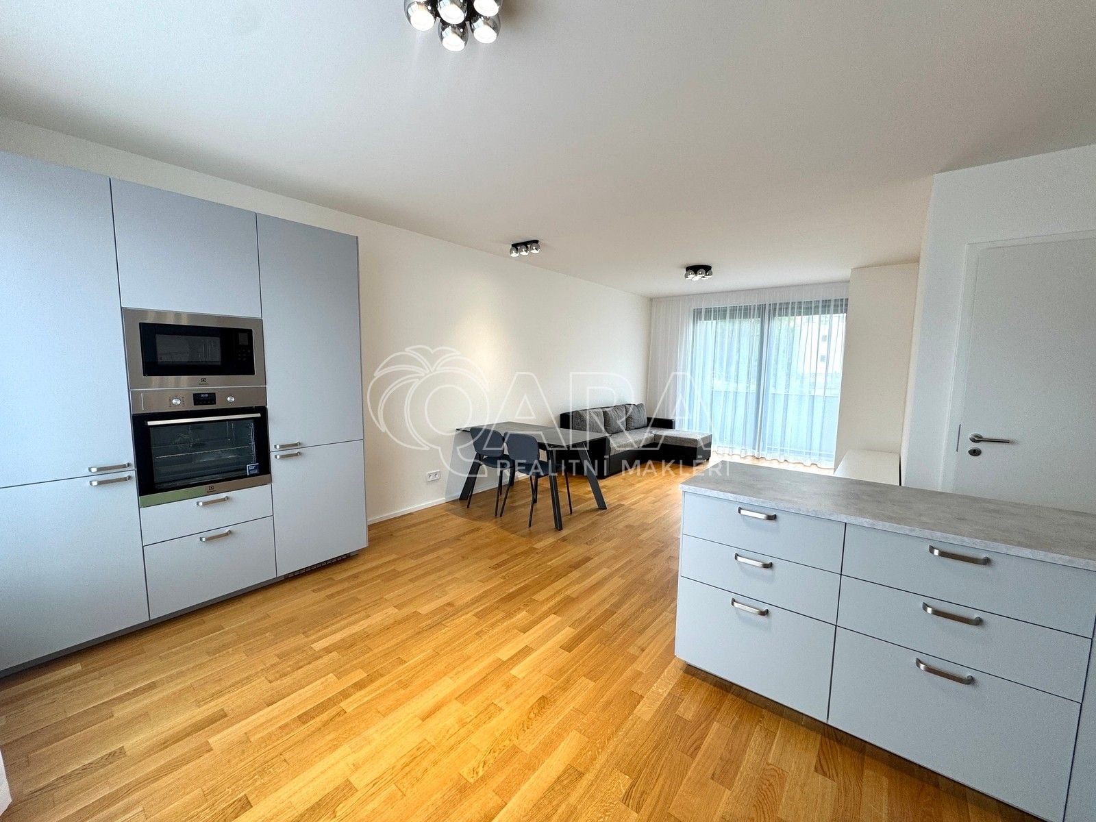 3+kk, Seifertova, Praha, 80 m²